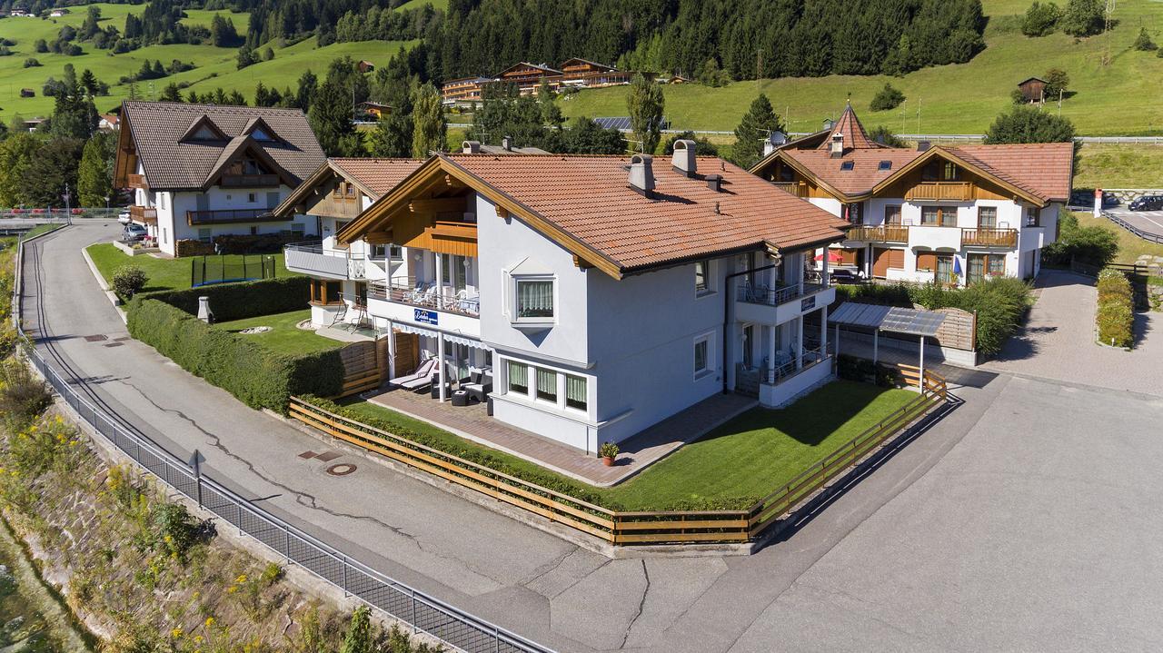 Appartments Lercher Irma San Candido Bagian luar foto